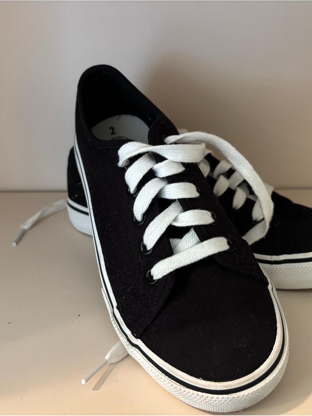 wonder nation Black and White Low-Top Kids Sneakers